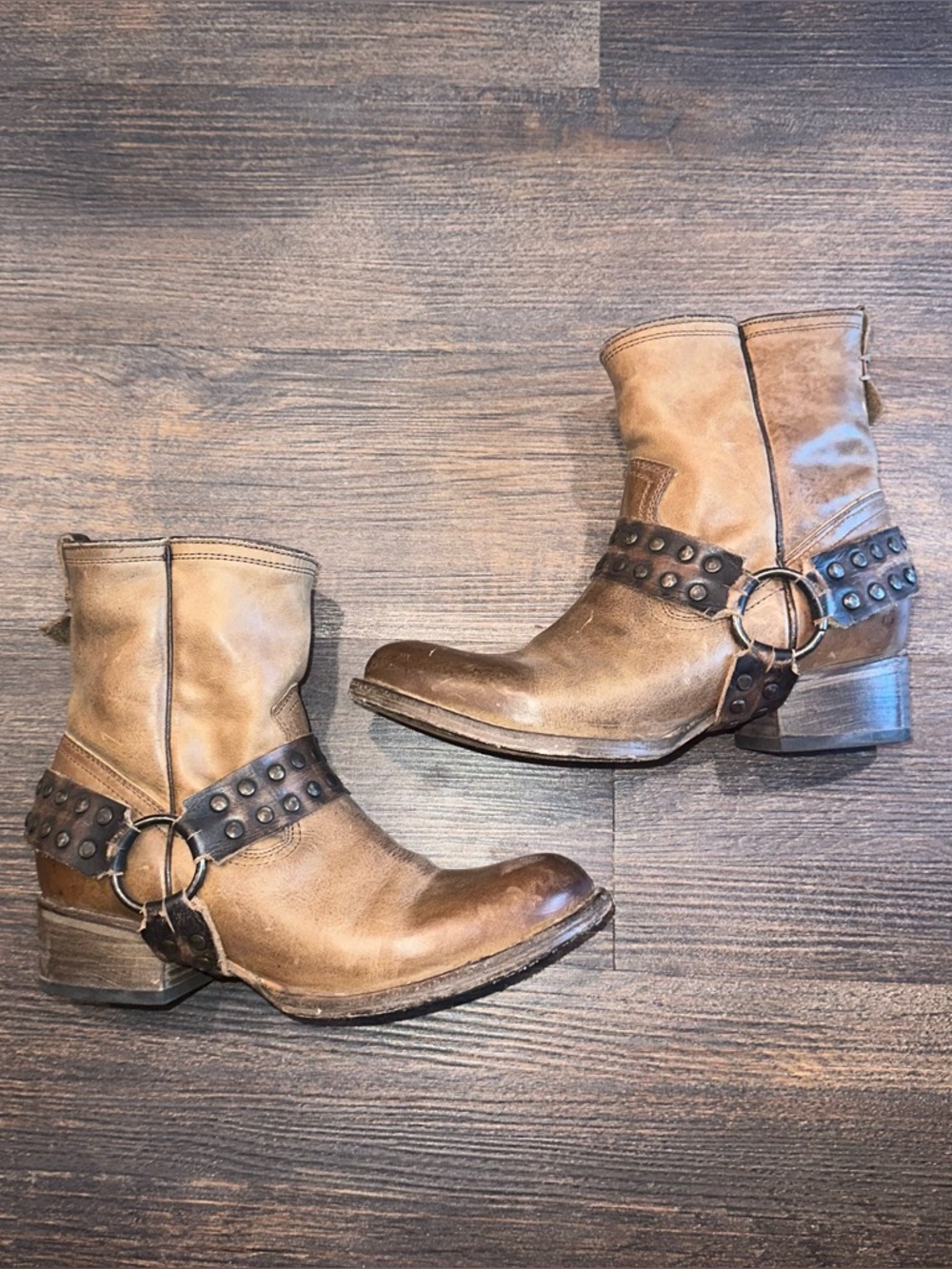 Ramone Freebird Tan Leather Ankle Boots
*No dust bags or box included*